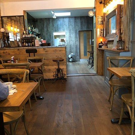 Moons Cafe and Bar