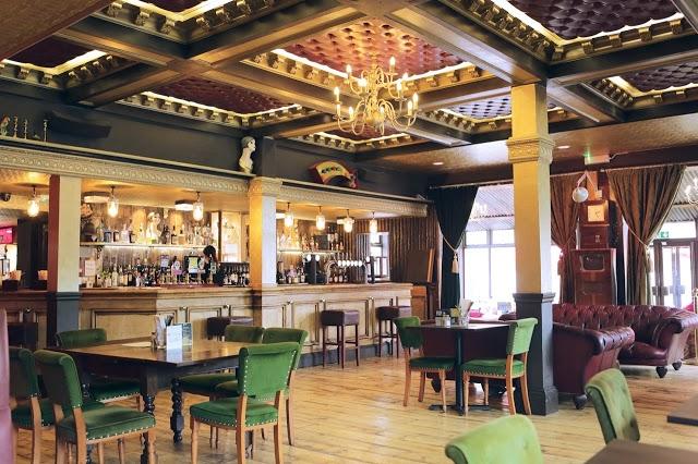 Hare & Hounds E10